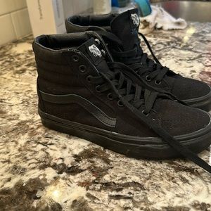 Like new Vans high top canvas shoes. Men’s 6, women’s 7.5